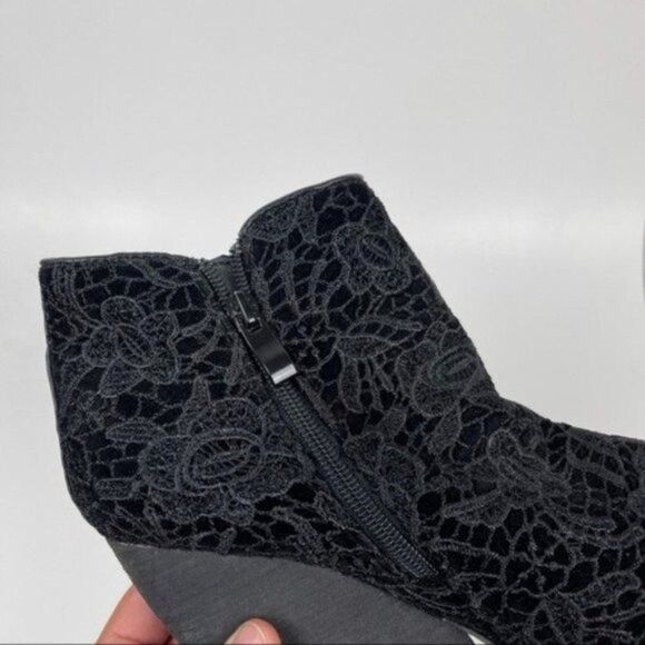Very Volatile Black Crochet Lace Chunky Block Heel Ankle Boots Women's Size 8.5 - Picture 6 of 10